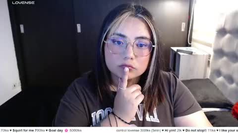 hii i am yini online show from May 7, 2026, 1:11 am