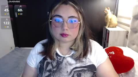 hii i am yini online show from June 9, 2026, 2:01 am