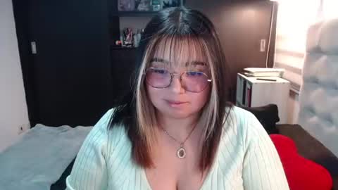 hii i am yini online show from June 14, 2026, 10:45 pm