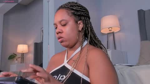 roxie reyes  online show from September 21, 2025, 2:02 am