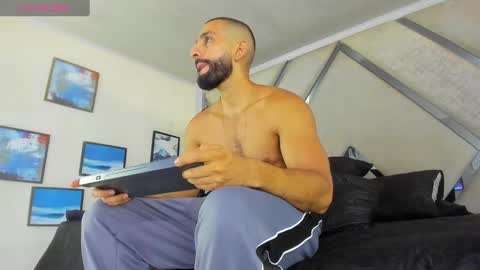 Yiyo online show from January 31, 2025, 2:28 pm