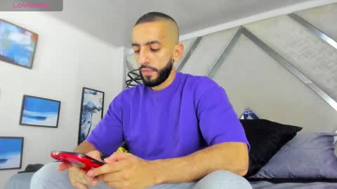 Yiyo online show from March 6, 2025, 3:24 am