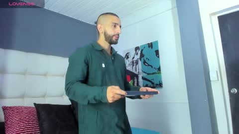 Yiyo online show from October 9, 2025, 3:59 am