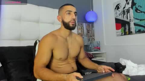 Yiyo online show from November 9, 2025, 8:12 am