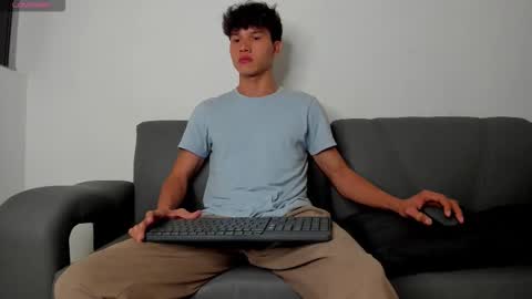 Snapshot of yizus_bonz chatting on January 18, 2026, 12:03 am yizus_bonz online show from January 18, 2026, 12:03 am