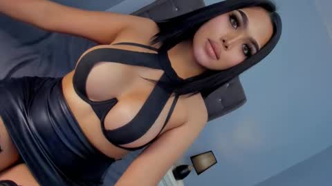 ylonagrae online show from February 3, 2025, 9:19 am