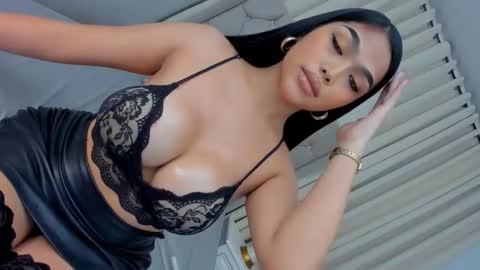 ylonagrae online show from October 24, 2025, 4:58 pm