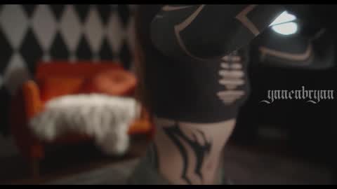 ynnenbrynn online show from February 16, 2026, 5:47 am