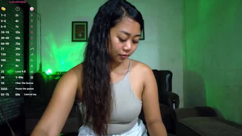 yoga_yogi online show from October 8, 2025, 1:09 pm