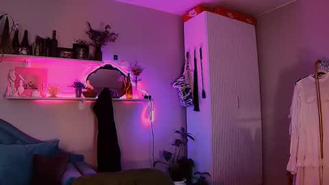 Snapshot of yoka_paradoxxx chatting on May 5, 2026, 9:28 am yoka_paradoxxx online show from May 5, 2026, 9:28 am
