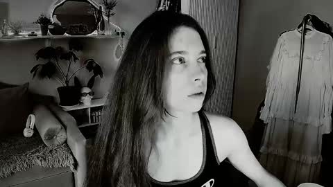 Snapshot of yoka_paradoxxx chatting on May 6, 2026, 10:53 am yoka_paradoxxx online show from May 6, 2026, 10:53 am