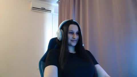 Sophie online show from April 17, 2026, 2:20 pm