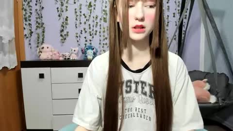 yoonhee_ki online show from March 10, 2026, 3:28 pm