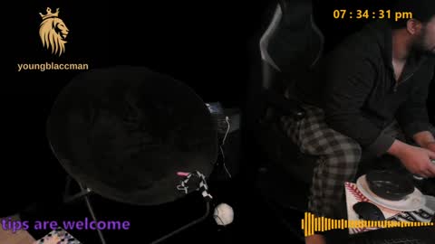 Snapshot of younblaccman6969 chatting on January 10, 2025, 1:32 am younblaccman6969 online show from January 10, 2025, 1:32 am