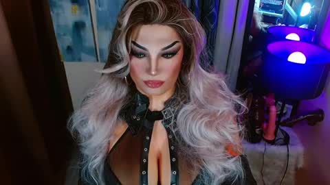 QUEEN MADISON  online show from March 30, 2026, 3:51 am