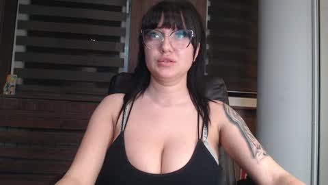 your_bustygirl online show from April 4, 2026, 11:46 pm