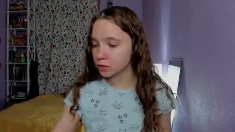 Leslie online show from September 29, 2025, 2:49 am