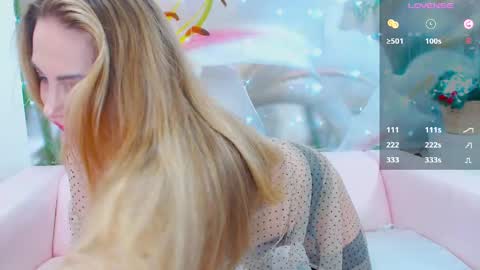Snapshot of your_milf_lilly chatting on January 27, 2025, 7:03 am Lilly online show from January 27, 2025, 7:03 am