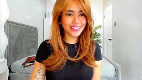 Snapshot of your_pov chatting on December 14, 2025, 5:35 am Lena online show from December 14, 2025, 5:35 am