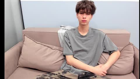 your_shy_guy online show from October 29, 2025, 5:42 am