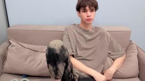 your_shy_guy online show from November 9, 2025, 7:06 am