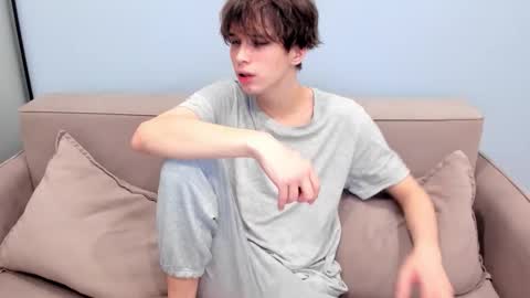 your_shy_guy online show from November 29, 2025, 8:23 pm