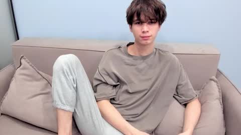 your_shy_guy online show from December 5, 2025, 6:22 am