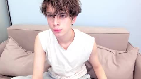 your_shy_guy online show from December 14, 2025, 5:46 am