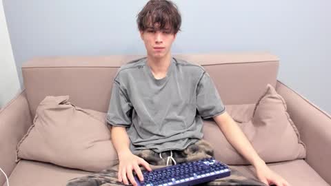 your_shy_guy online show from February 21, 2026, 9:27 pm