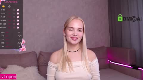 Lolli  Instagram  lollii 1  online show from December 7, 2024, 6:32 am