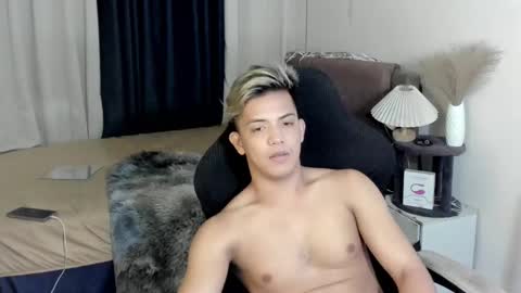 yourasian_bradley online show from February 22, 2025, 7:03 pm