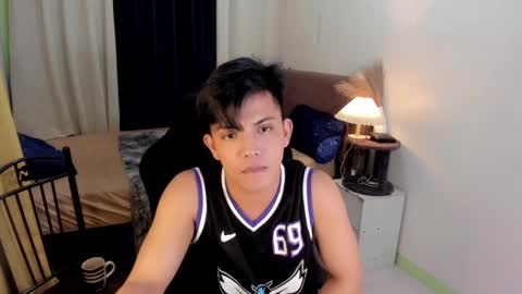 yourasian_bradley online show from February 27, 2025, 6:42 pm