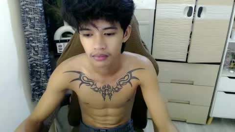 Snapshot of yourasian_eric chatting on February 23, 2026, 7:00 pm yourasian_eric online show from February 23, 2026, 7:00 pm