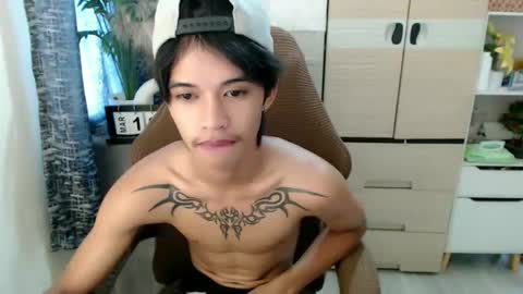 yourasian_eric online show from March 18, 2026, 12:47 am