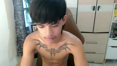 yourasian_eric online show from April 10, 2026, 6:18 am