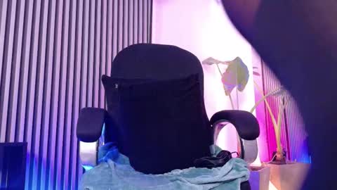 Selena online show from November 27, 2025, 5:53 am