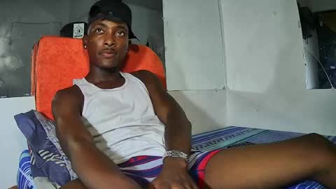 Yourdaddy2005 online show from April 13, 2026, 9:37 am