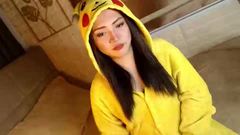 JEN  online show from December 5, 2025, 2:36 pm