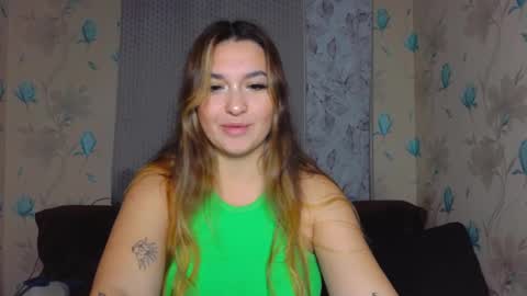 Snapshot of youremily_xx chatting on October 4, 2025, 7:56 pm Emily  online show from October 4, 2025, 7:56 pm