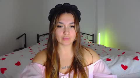 Snapshot of youremily_xx chatting on October 14, 2025, 10:27 am Emily  online show from October 14, 2025, 10:27 am