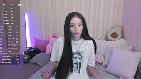 Snapshot of youreyesgazm chatting on January 21, 2025, 11:24 am Mary online show from January 21, 2025, 11:24 am