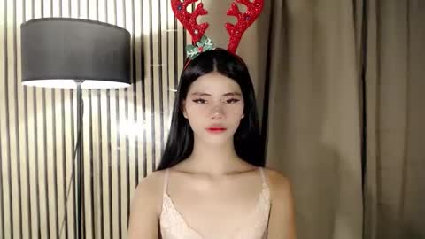 Vivian online show from December 19, 2025, 8:05 pm