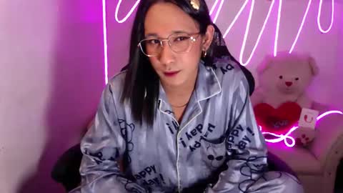 ZOE KHATE online show from April 12, 2026, 1:38 pm