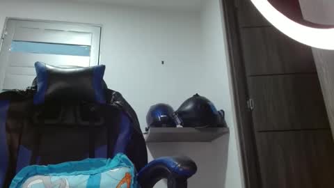yourfavorite_bigclit online show from June 4, 2026, 3:34 am