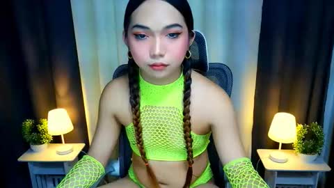 Snapshot of yourgirlzachary chatting on December 5, 2025, 5:49 am Goddess Yoshi online show from December 5, 2025, 5:49 am