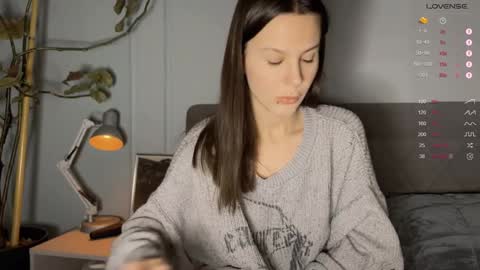 Snapshot of yourher0in chatting on December 5, 2024, 12:11 pm Aida online show from December 5, 2024, 12:11 pm