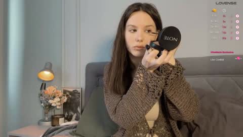 Snapshot of yourher0in chatting on December 9, 2024, 7:06 am Aida online show from December 9, 2024, 7:06 am