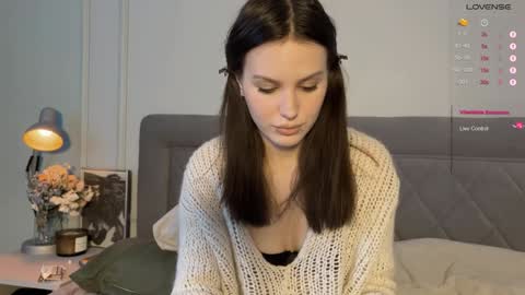 Snapshot of yourher0in chatting on December 11, 2024, 7:31 am Aida online show from December 11, 2024, 7:31 am