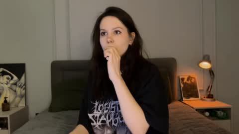 Snapshot of yourher0in chatting on February 22, 2025, 1:13 pm Aida online show from February 22, 2025, 1:13 pm