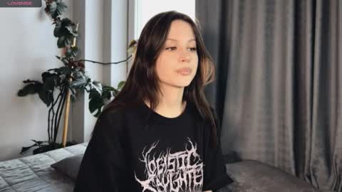 Snapshot of yourher0in chatting on March 12, 2025, 12:15 pm Aida online show from March 12, 2025, 12:15 pm